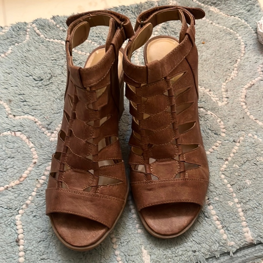 Excellent condition almost brand new gently loved!